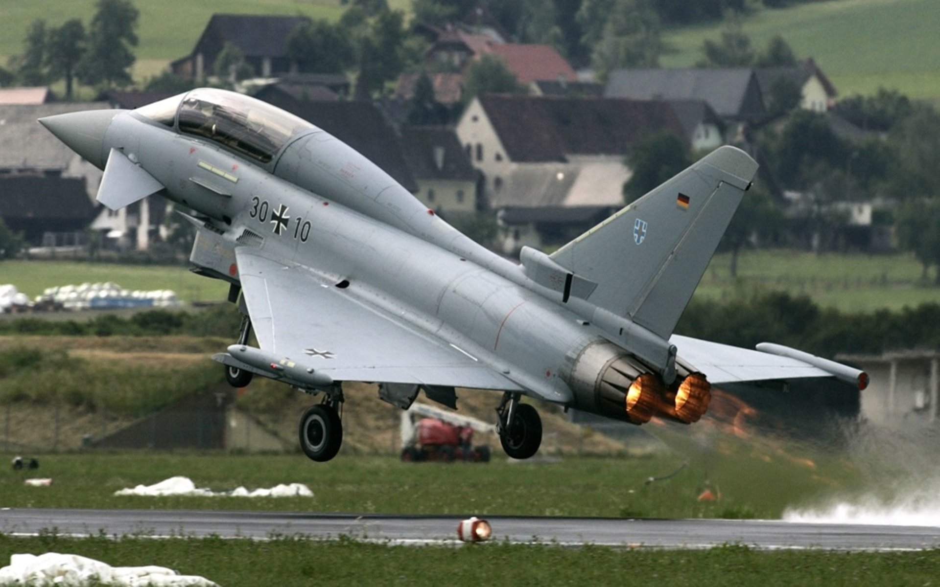 关键时刻决胜负,谁将成为赛场英雄?,谁赢得了这次竞赛的第一名_